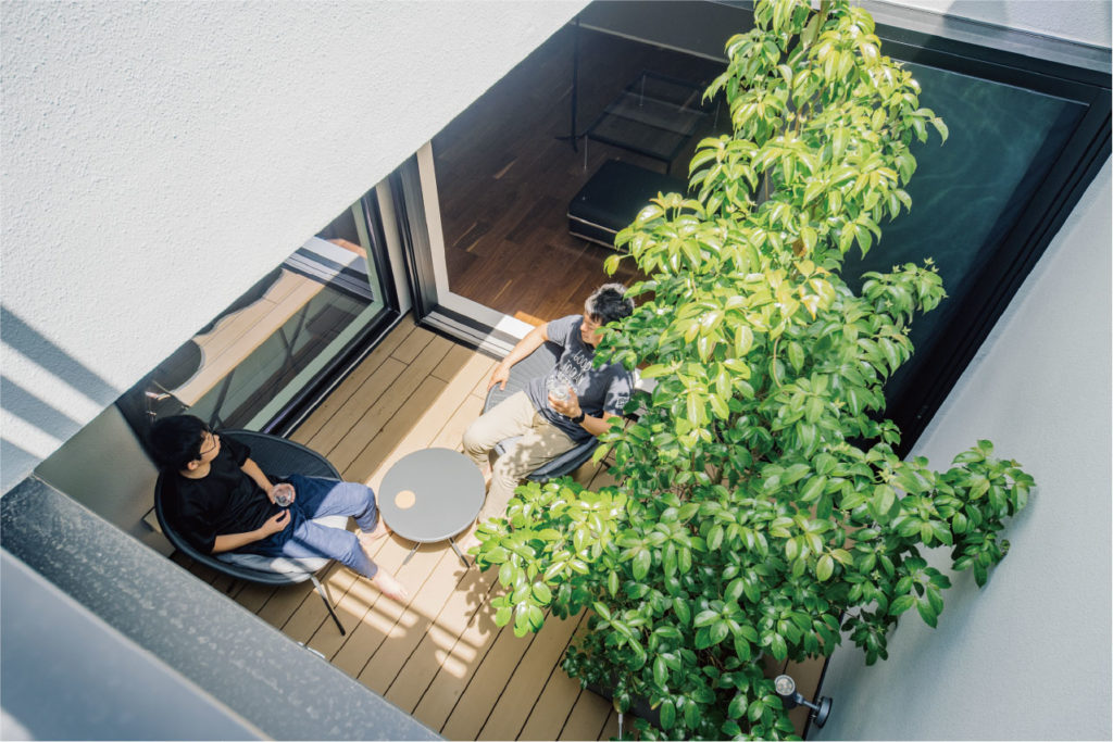 静と動、内と外が響き合う家